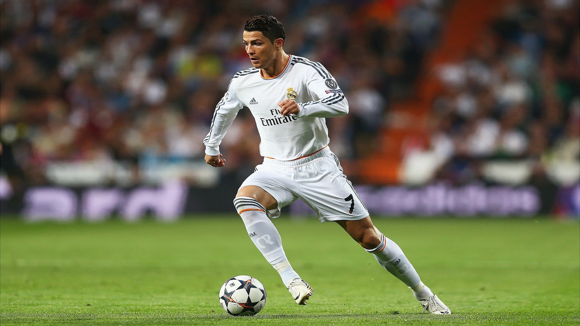 格列兹曼帽子戏法闪耀赛场，武磊后防线形同虚设成筛子